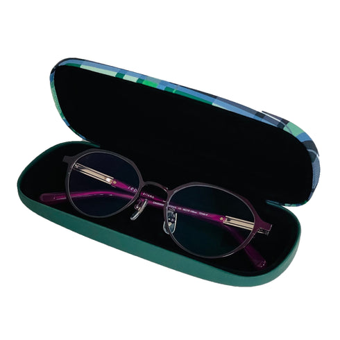 カバンの中でも目立つチェック柄のメガネケース MT565