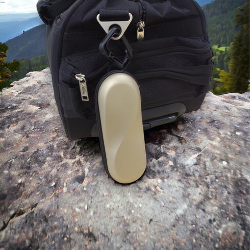 カラビナ付のアウトドア向けメガネケース SH468